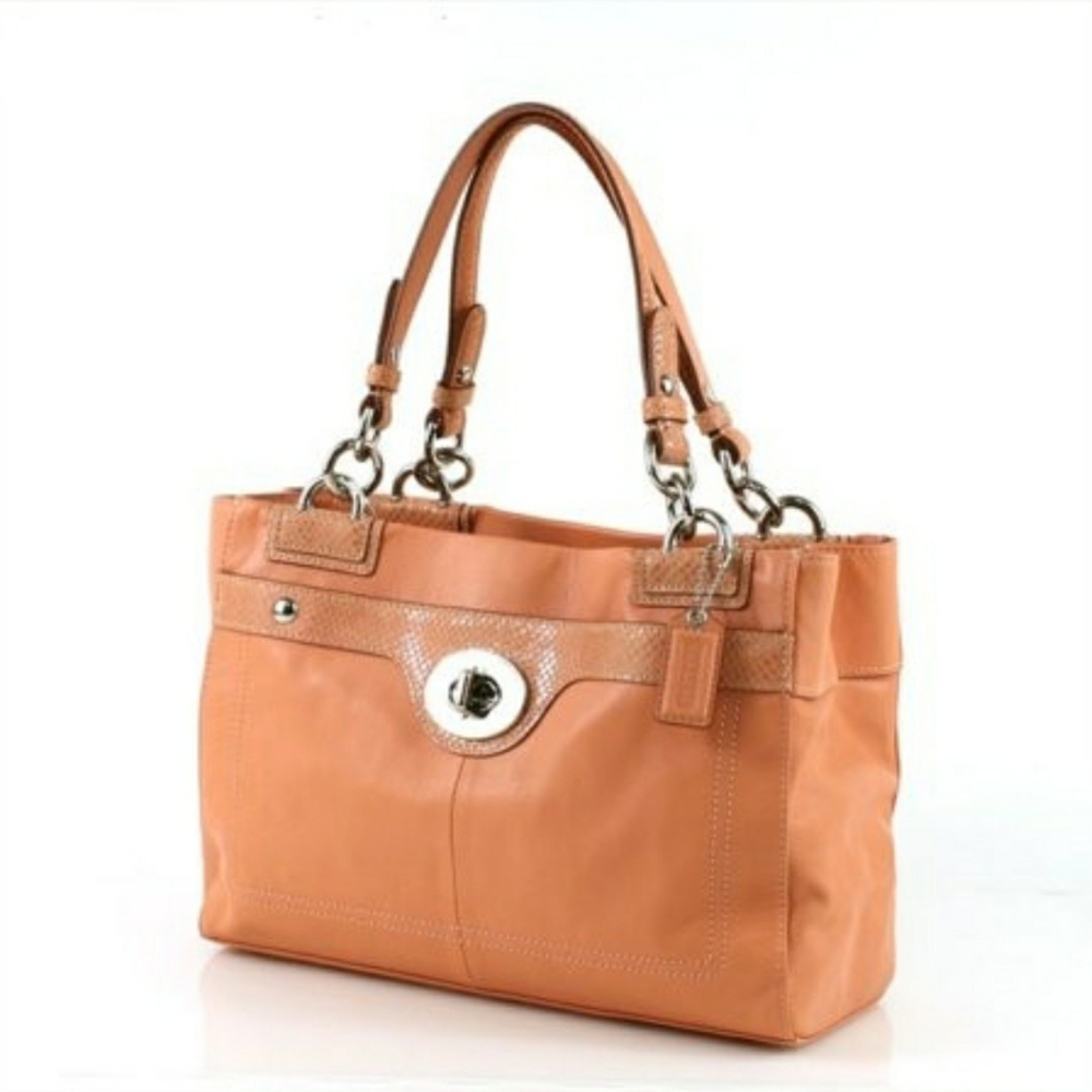 ♡SOLD♡ Coach Penelope leather purse melon color